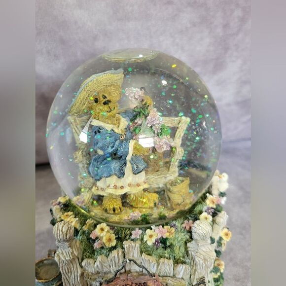 Boyds Bear Snow Globe Martha Green Thumb - Picture 7 of 11
